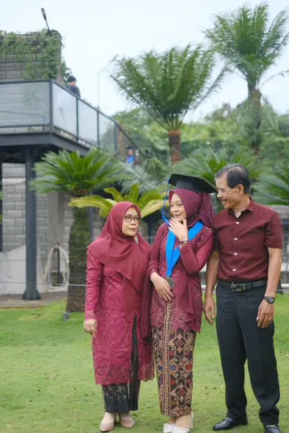 Pilihan Anak Muda, Kebaya Modern Wisuda, Kebaya Tunangan, Bawahan Kebaya, Berhijab, Jambi, NENG LINA KEBAYA