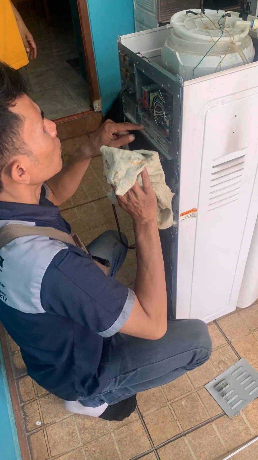 WA. 0822.9815.2217 - 0813.1418.1790 Jasa Service Dispenser & Jasa Cleaning Dispenser Leuwinanggung, Tapos, Depok Terdekat