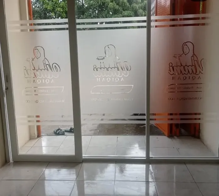 sticker digital printing, sandblast polos, kaca film pamulang