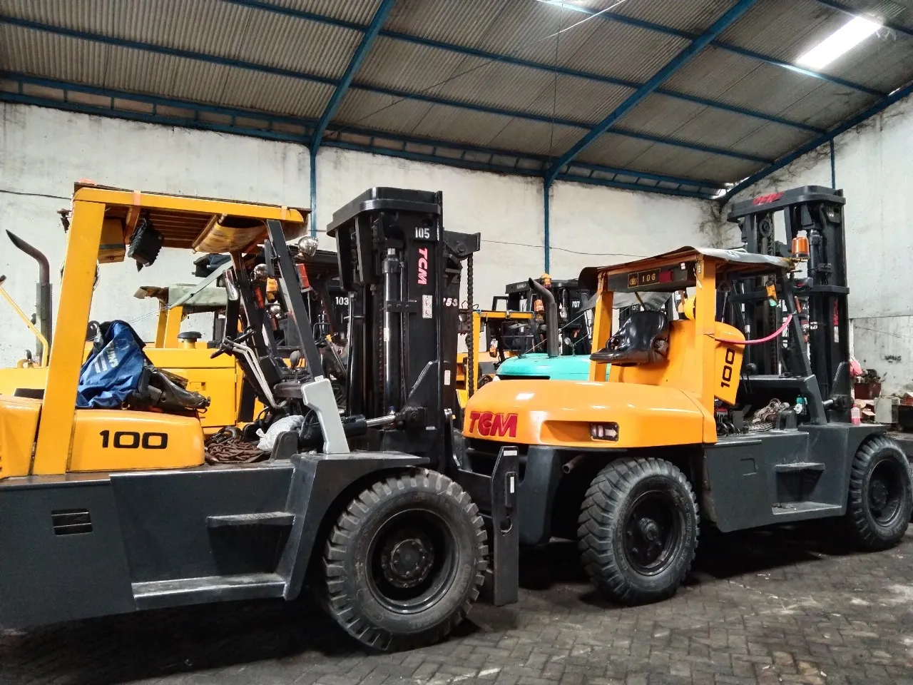 Sewa Forklift harian terjangkau daerah Sukomanunggal Surabaya dan sekitarnya