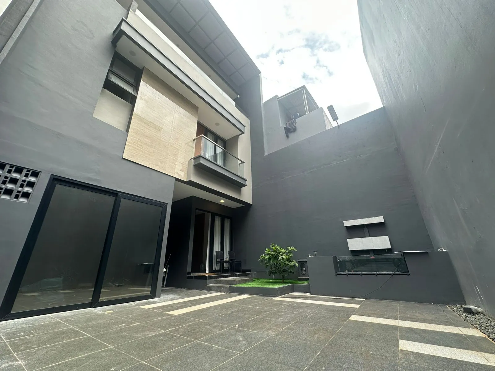 Dijual Rumah Minimalis Siap Huni di Grand Trevista Residence, Jakarta Barat