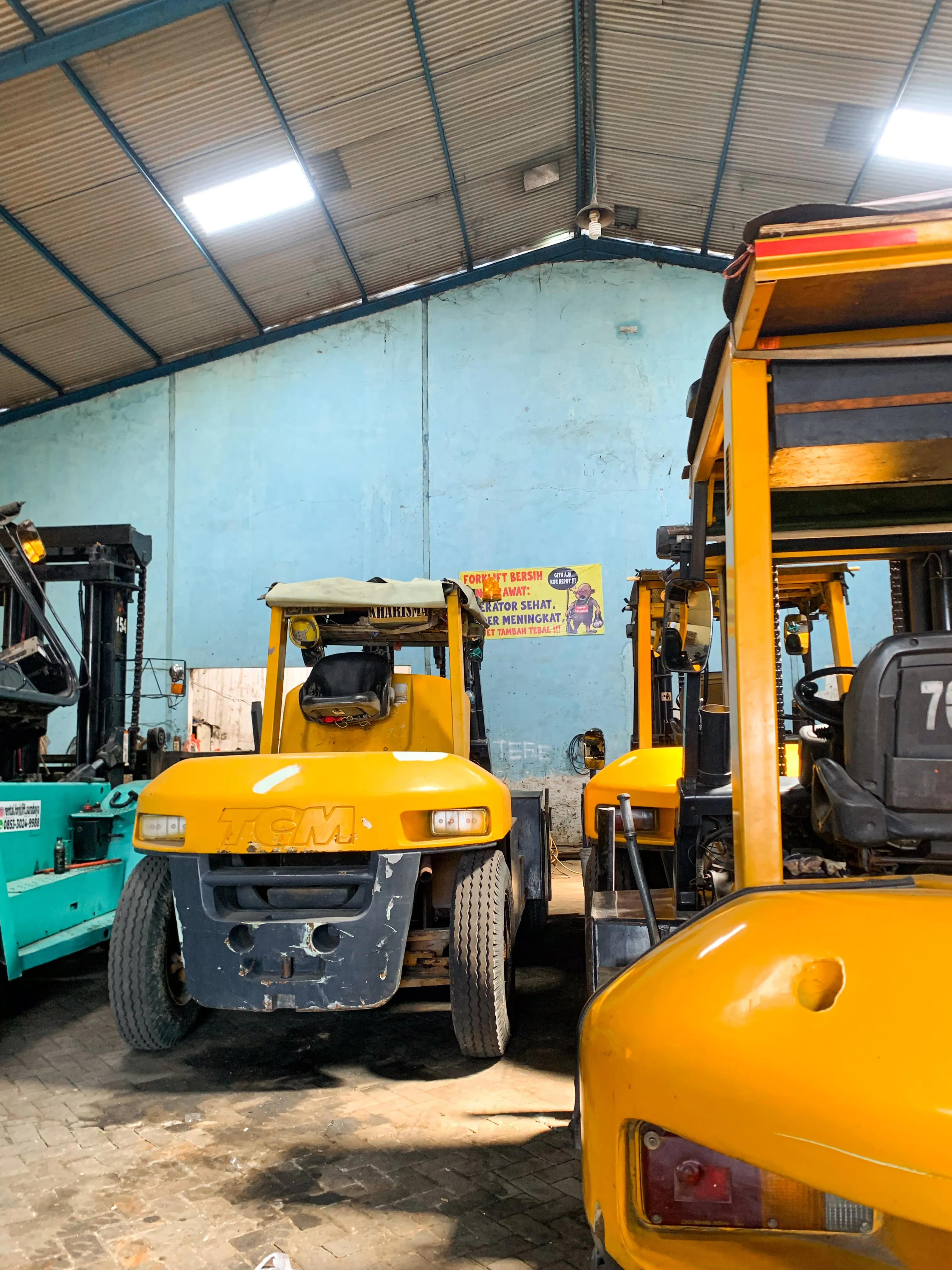Rental Forklift terjangkau di daerah Tegalsari Surabaya dan sekitarnya