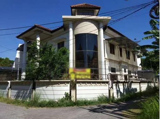 Dijual Rumah Pojokan 2 Lantai di Putat Indah Timur, Surabaya