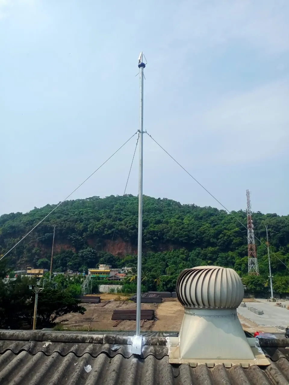 Proyek Pemasangan Penangkal Petir Di Pangkalan - Karawang
