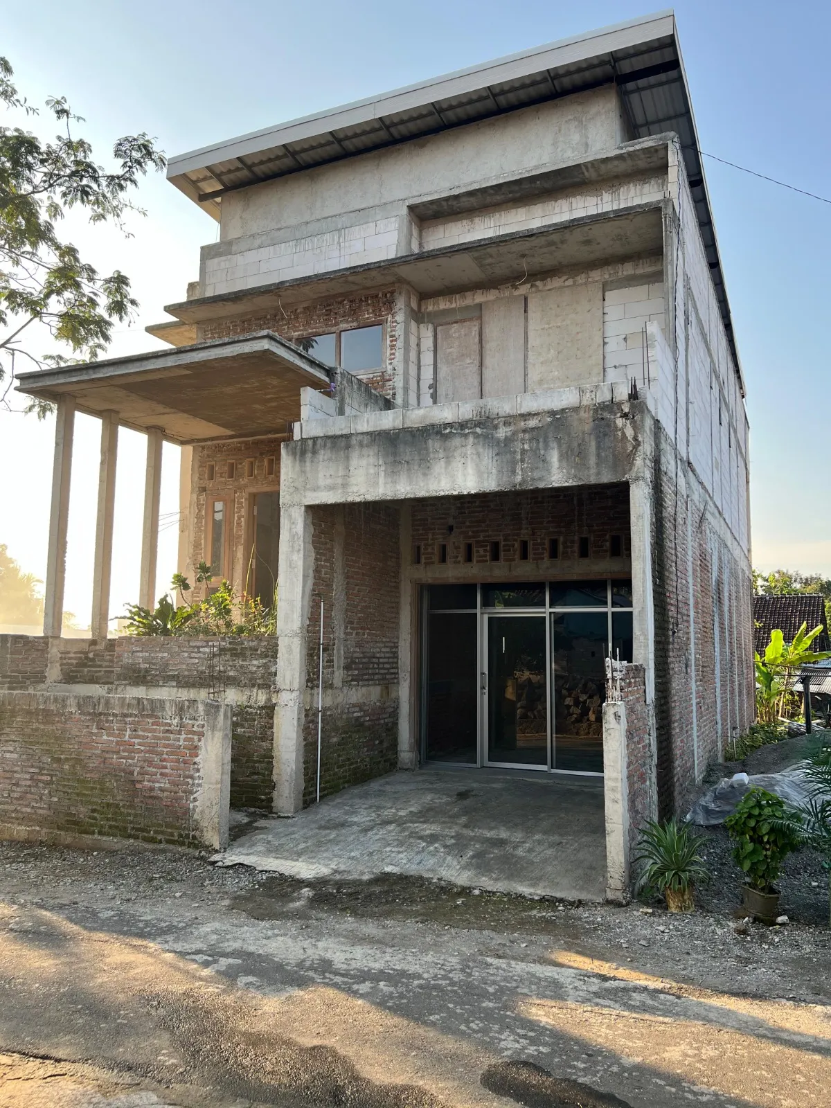 Rumah 2 Lantai Bangunan Baru Karanganyar