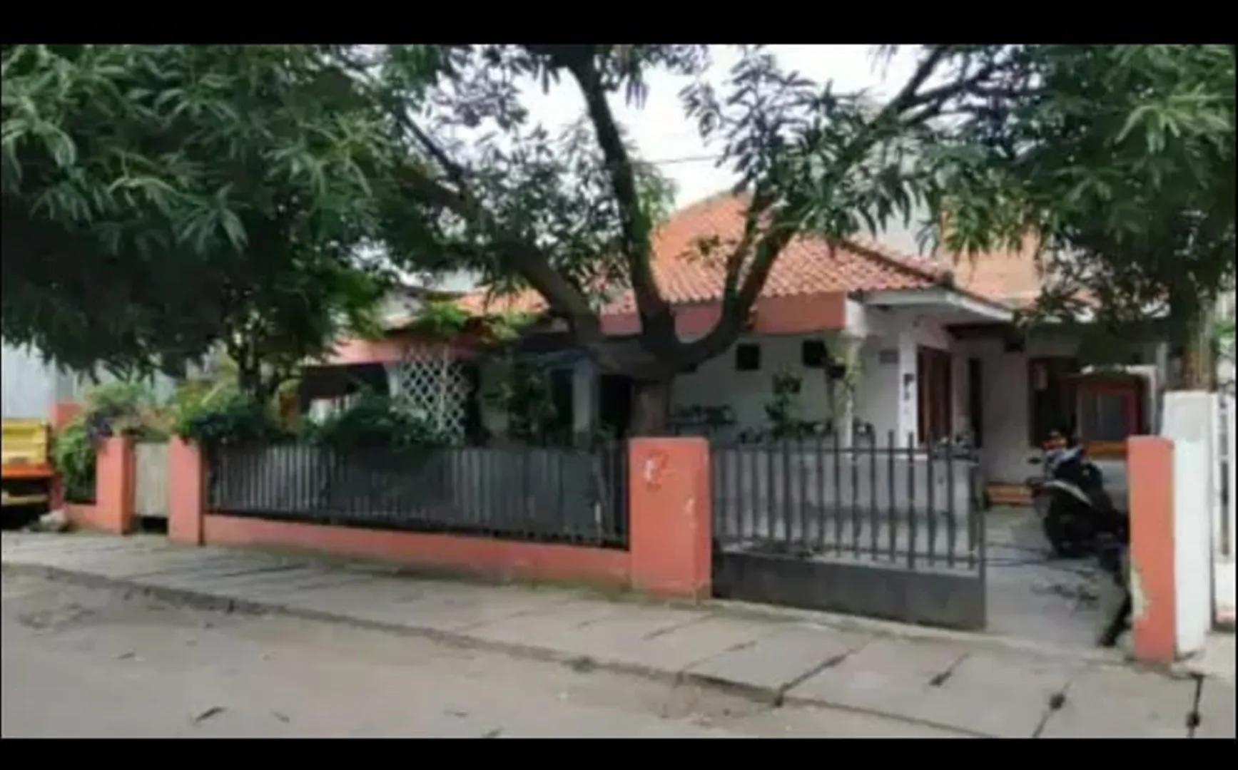 Jual Rumah Lama Bagus di Jalan Buluh Perindu Jakarta Timur