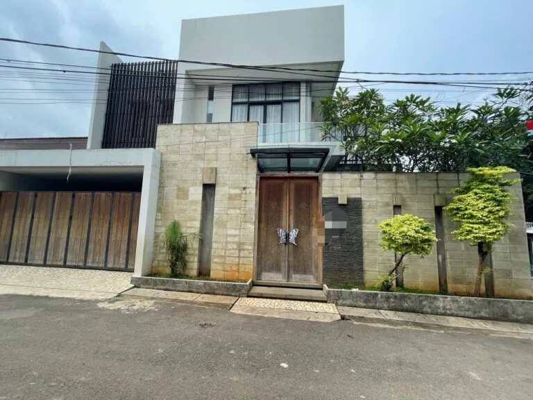 Dijual Rumah Mewah di Jalan Ceger, Cipayung, Jakarta Timur