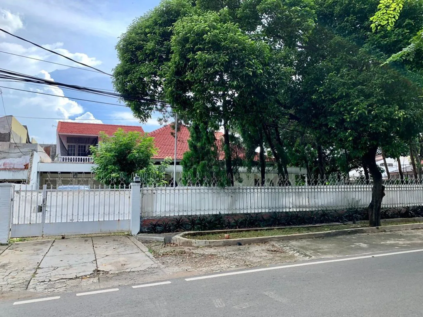 Jual Rumah Lama Bagus Strategis di Waringin Permai Jakarta Timur