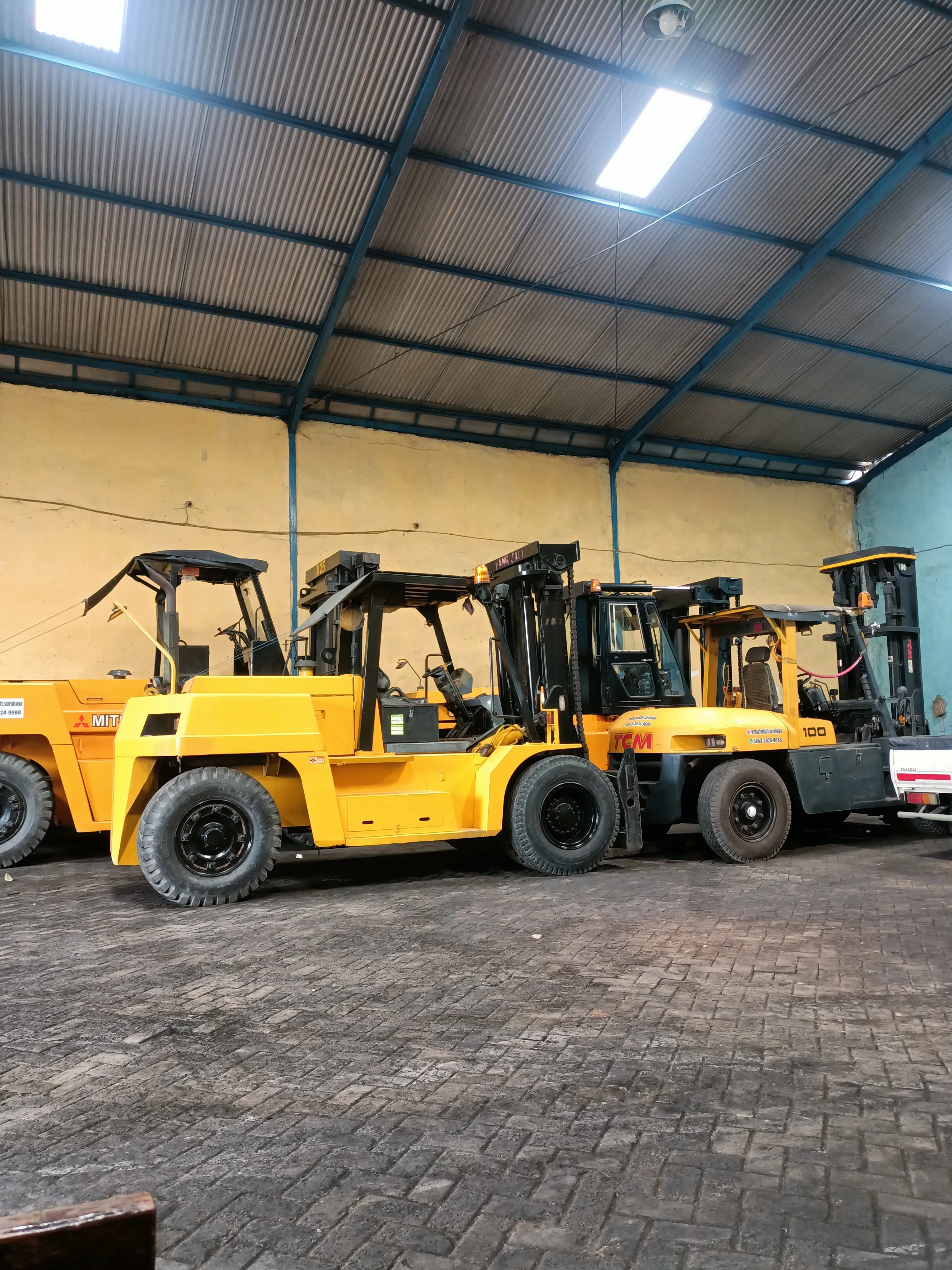 Jasa sewa Forklift terpercaya si daerah Tandes Surabaya