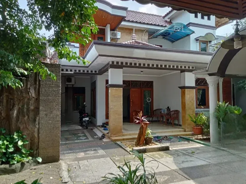 Dijual Rumah Asri Full Furnished dekat dengan Stasiun Cakung dan Kranji di Bintara Bekasi-Barat