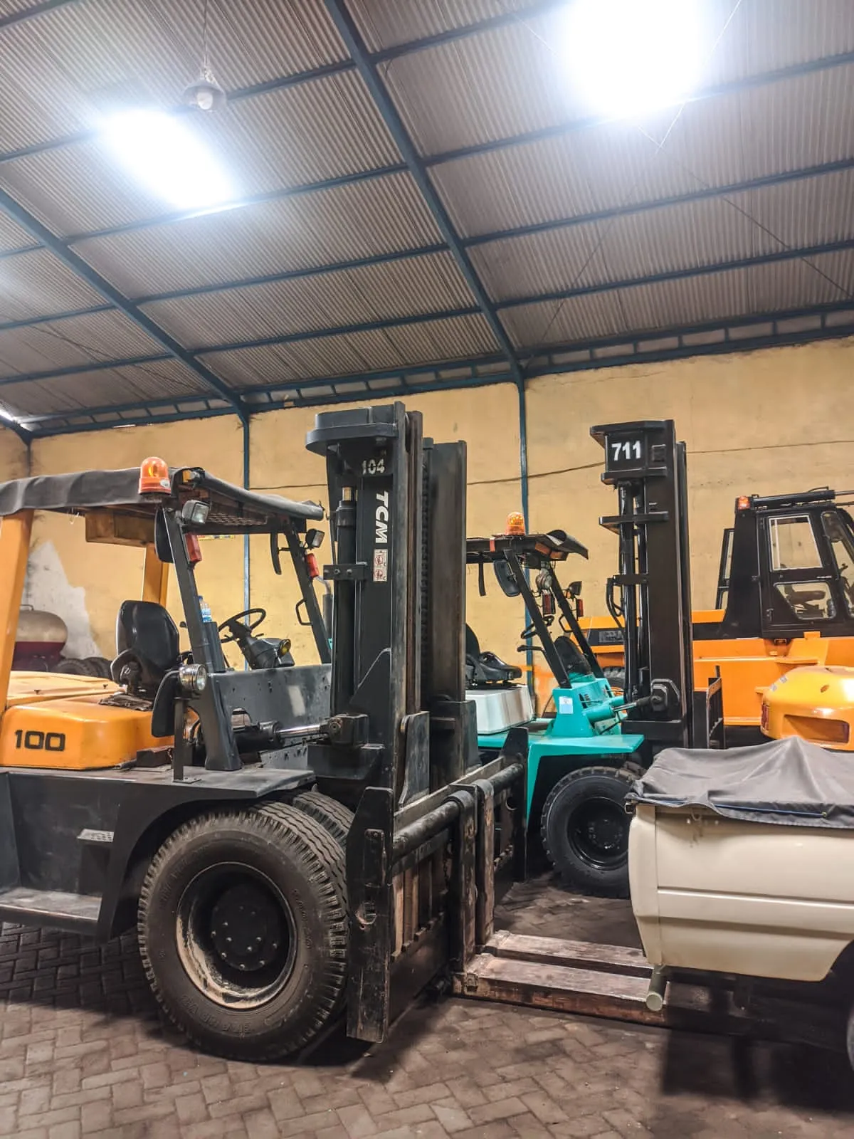 Jasa sewa Forklift Terpercaya daerah Bubutan -Gindih -Jepara-Tembok dukuh