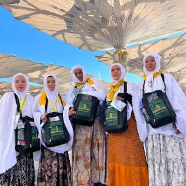 0821-1993-6957 Travel Travel Umroh VIP Sumedang  SYAKHOFA NURUL MADANI