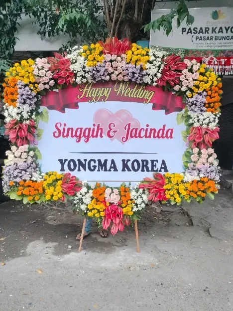 karangan Bunga di Surabaya Astri Florist 085100290365