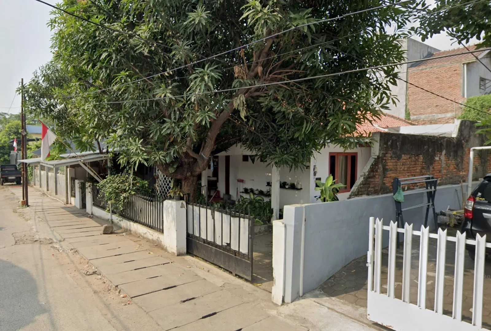Jual Rumah Lama Bagus di Jalan Buluh Perindu Jakarta Timur
