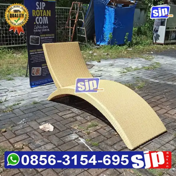 0857-5596-9664 sunbed rotan sintetis, kursi jemur rotan