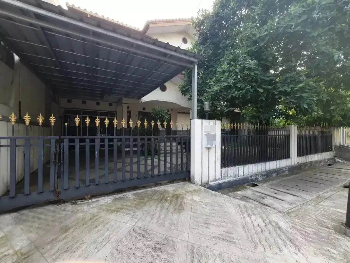 Dijual Rumah Dua Lantai Shm Jakarta Timur di Jalan Abadi