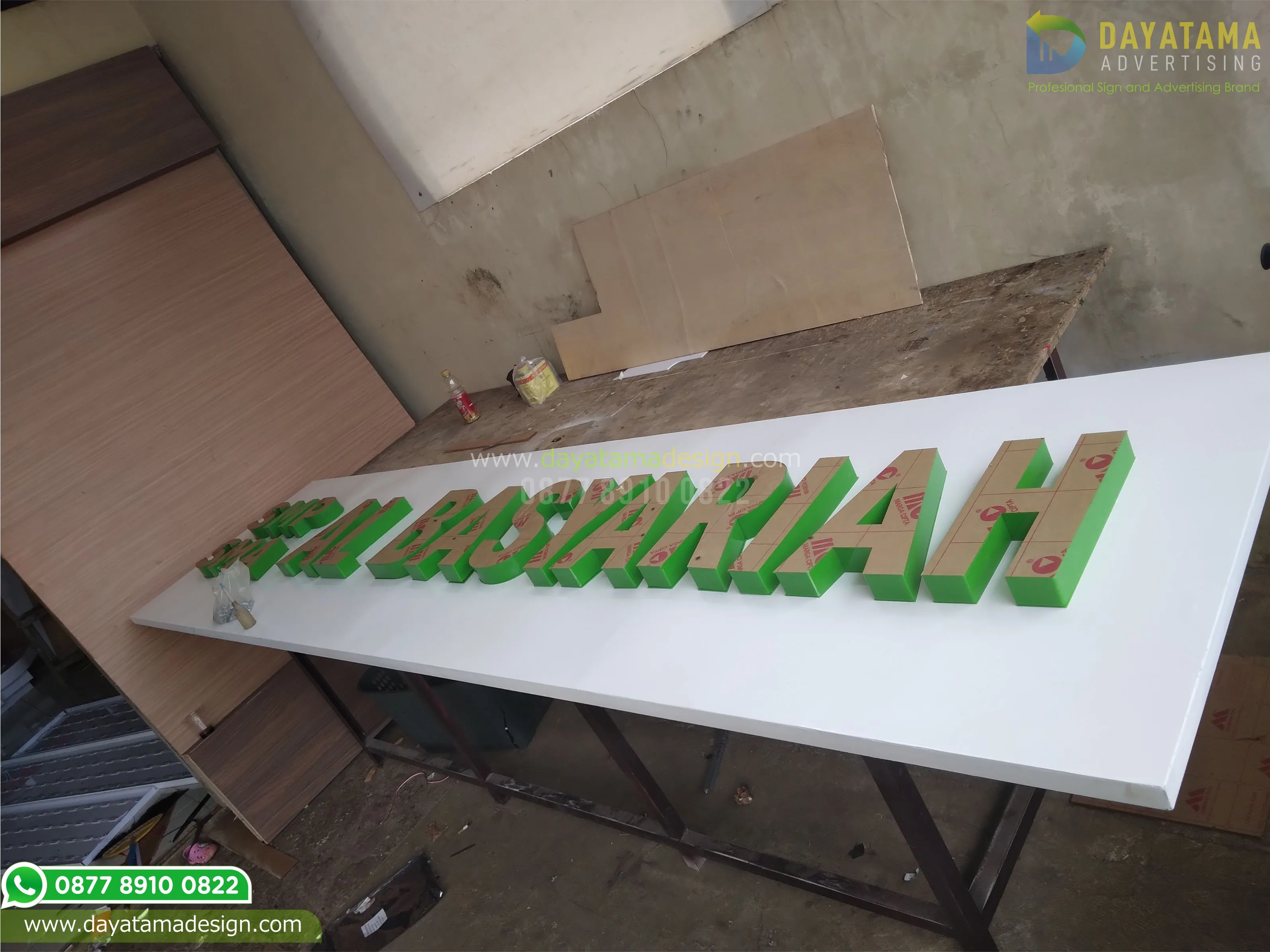 Papan Nama Huruf Timbul dan Plang Sekolah | Dayatama Advertising