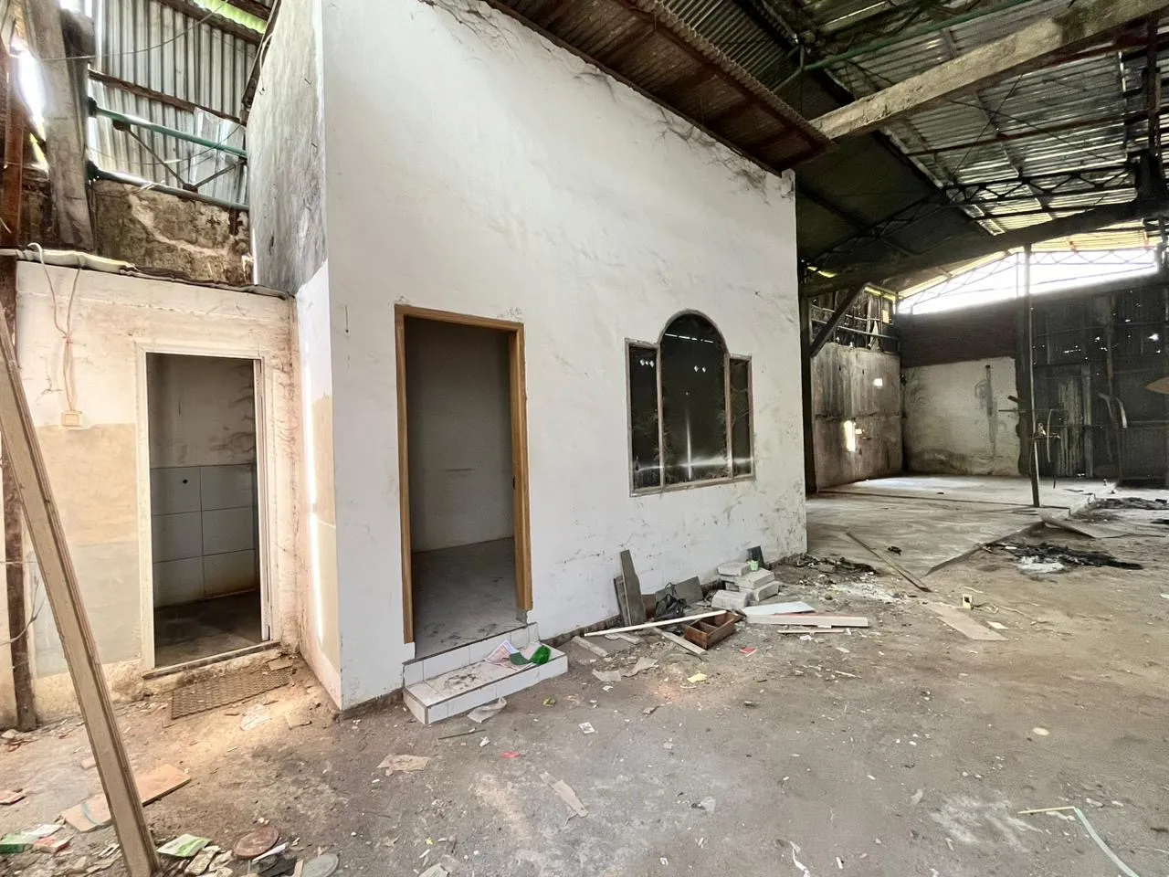 Jual Gudang siap pakai di daerah Lakarsantri, Surabaya