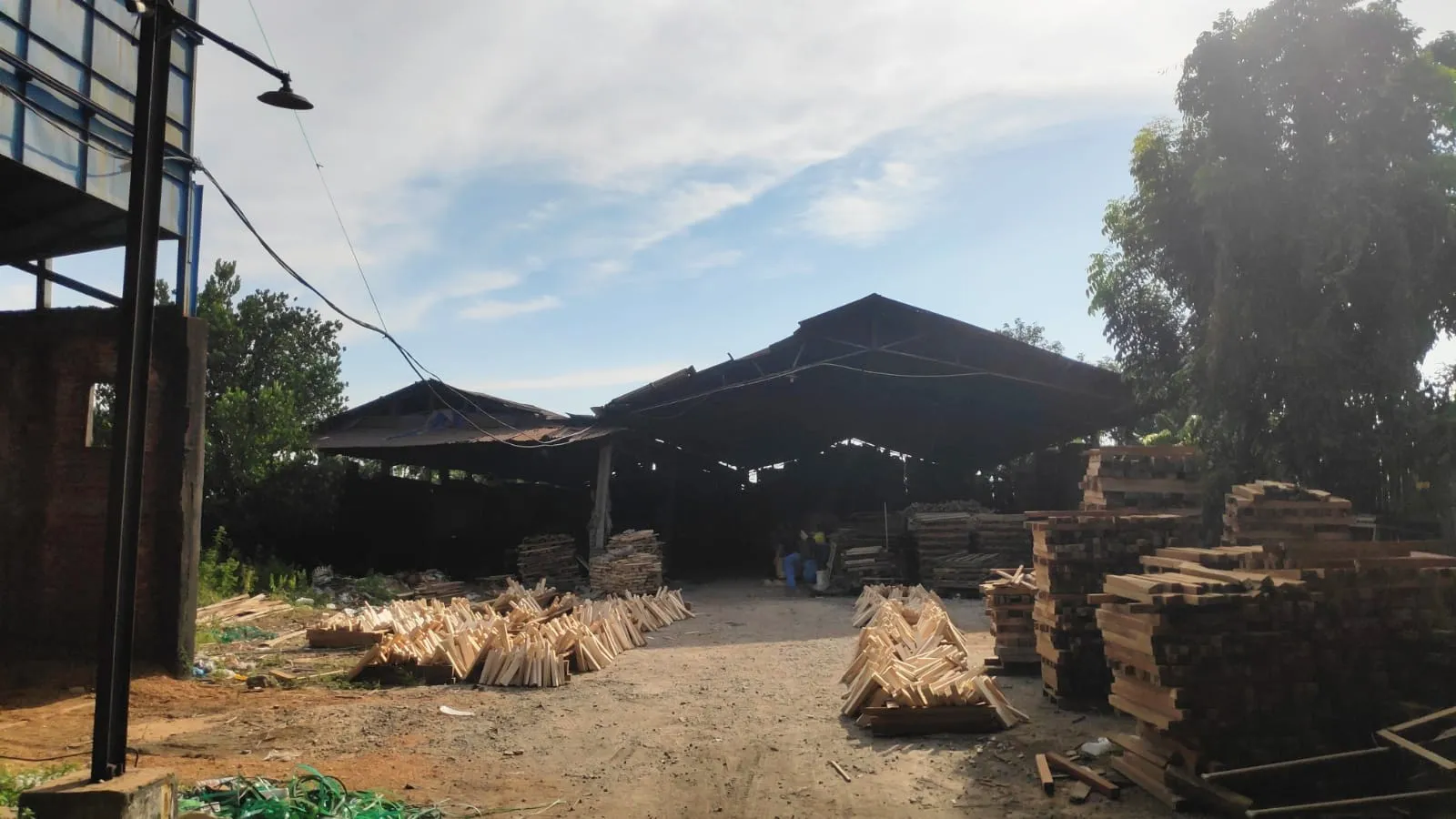Dijual BU Gudang di Raya Kedamean, Gresik