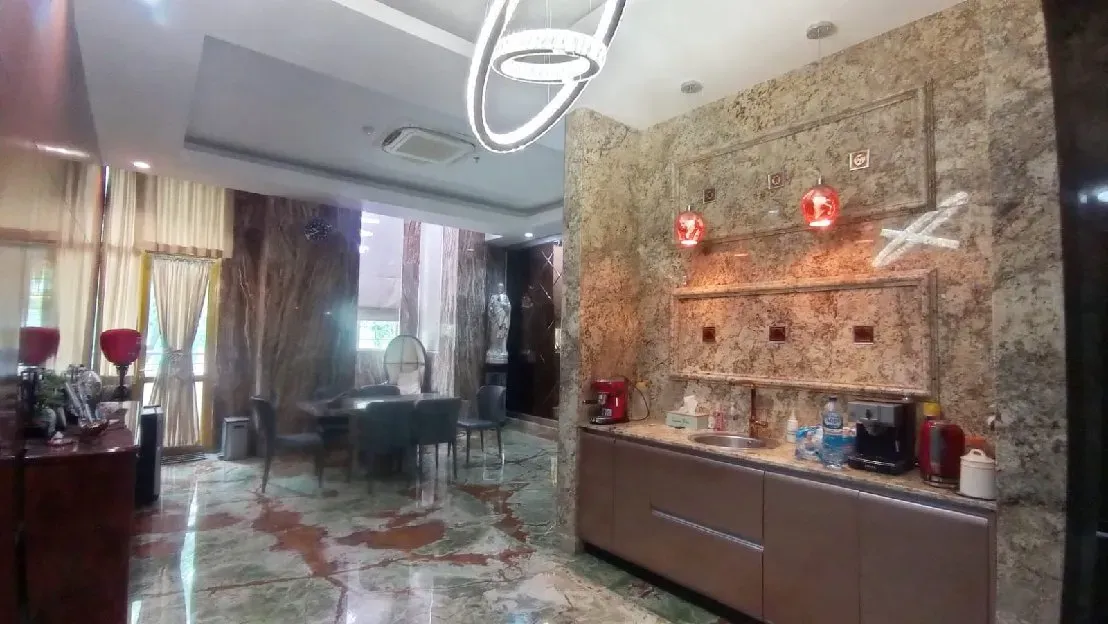 Dijual Apartemen Mewah Hook lantai dasar di Paladian Park Kelapa Gading Jakarta-Utara