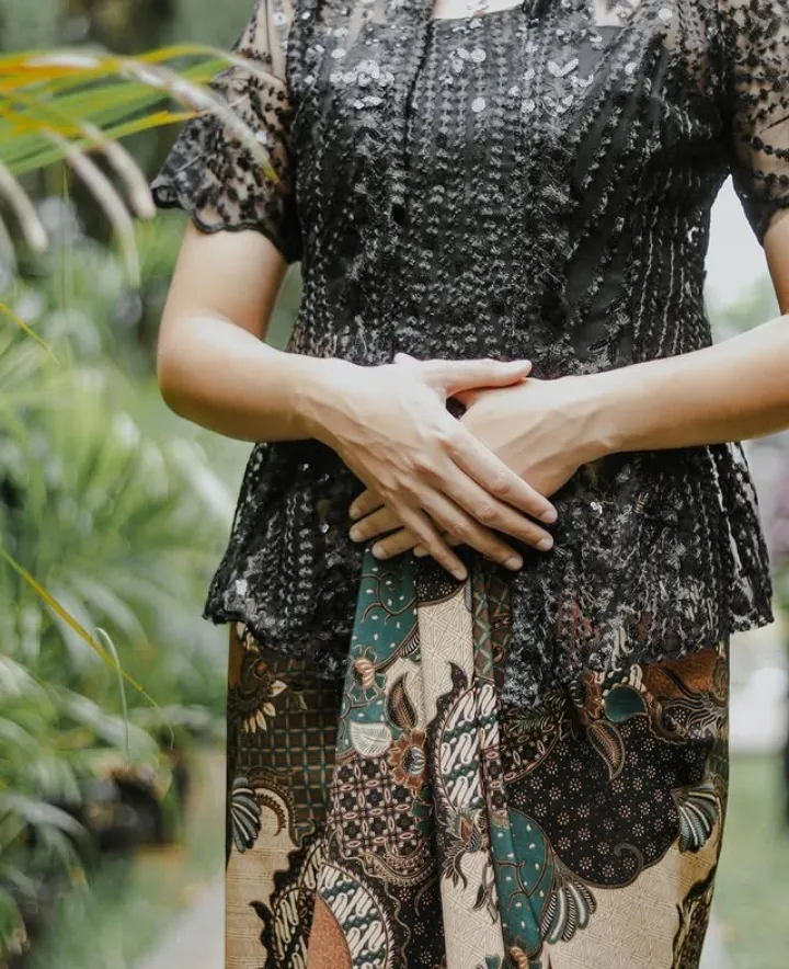 Terbaik, Kebaya Wisuda Modern, Kebaya Bali, Bustier, Wisuda SMP, Flores, NENG LINA KEBAYA