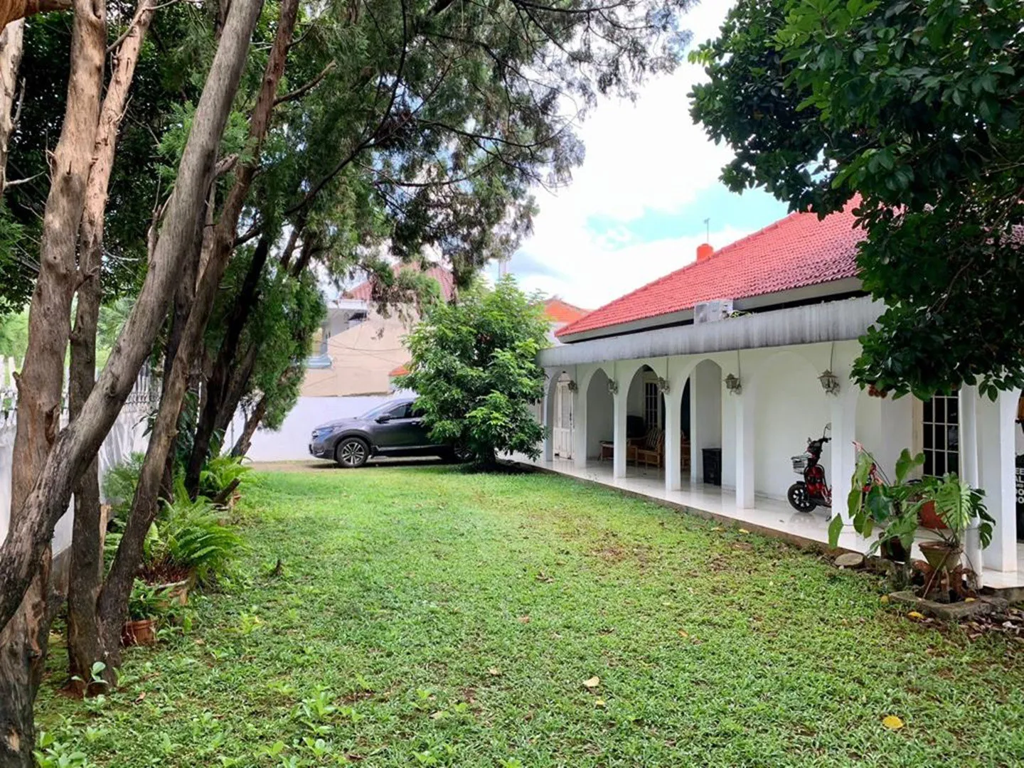 Jual Rumah Lama Bagus Strategis di Waringin Permai Jakarta Timur
