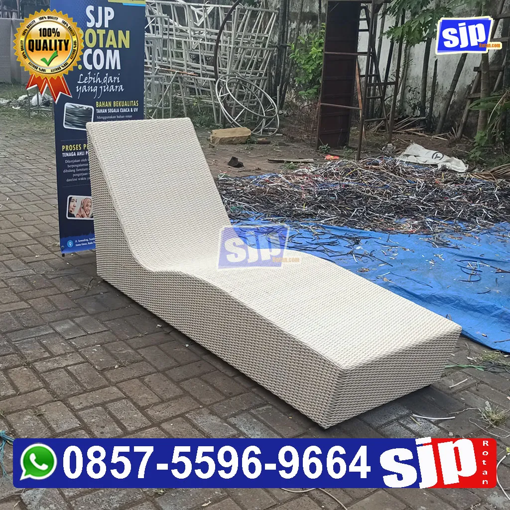 pengrajin sunbed kursi kolam renang rotan sintetis model lbambe