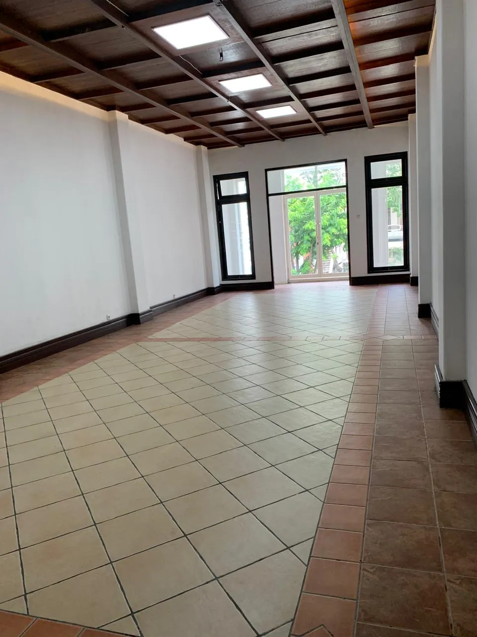 Dijual rumah di jln Satelit Barat, Surabaya Barat