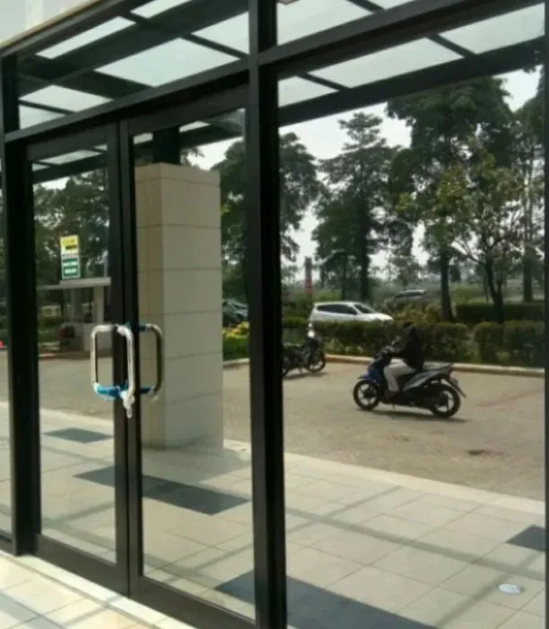 kaca film gedung/sticker sandblast  serpong