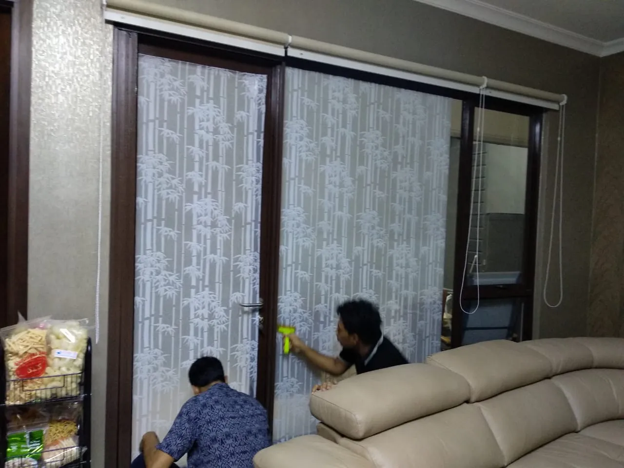 sticker kaca jendela rumah/kantor serpong