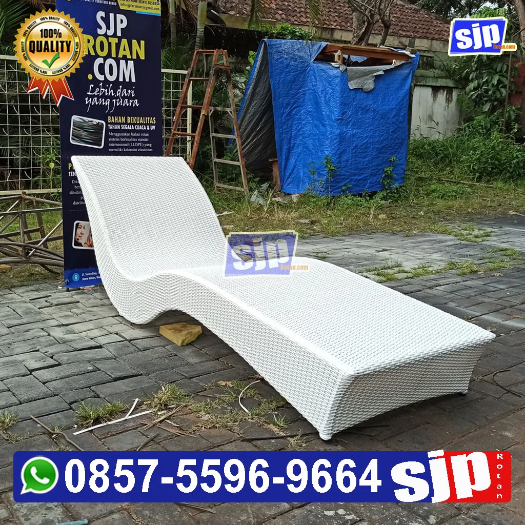 sunbed rotan sintetis model lengkung runcing