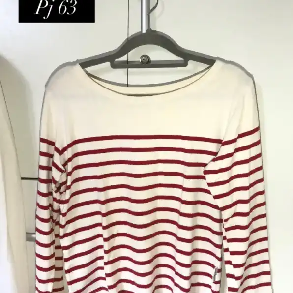 Kaos Lengan Panjang Salur Merah Wanita