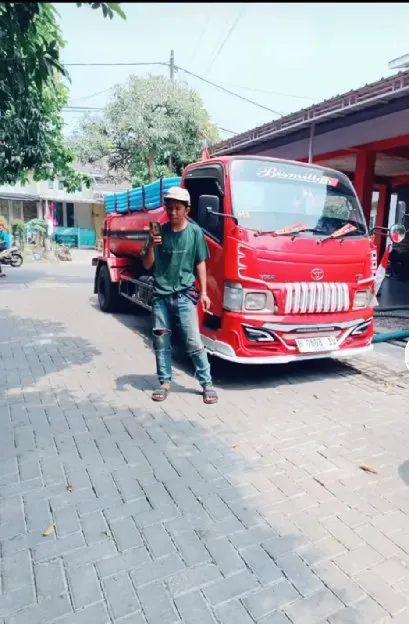 SEDOT WC PASAR KEMIS