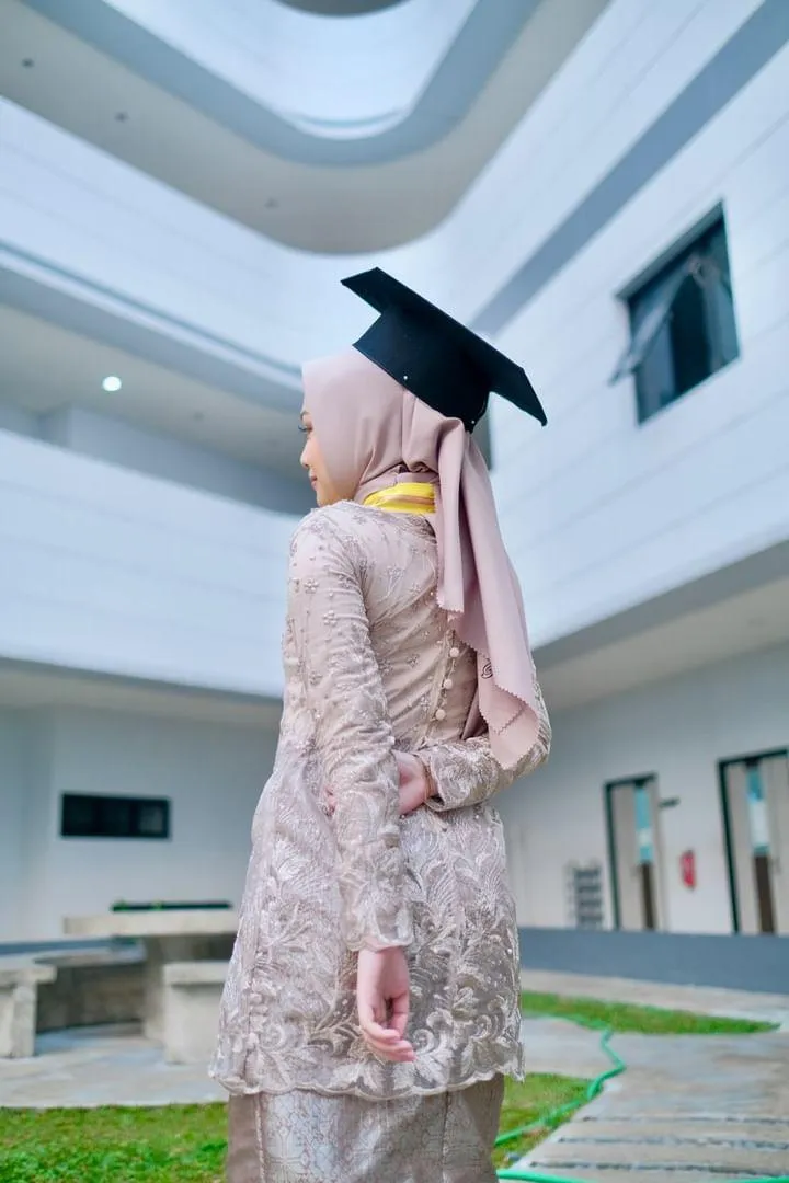 EKSKLUSIF, Kebaya Modern Wisuda, Kebaya Brokat, Wisuda SMA, Toli-Toli, NENG LINA KEBAYA