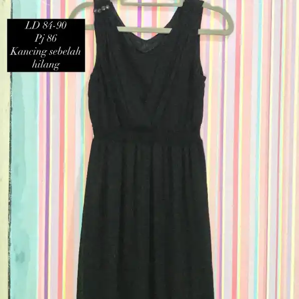 Dress Hitam Wanita Cantik