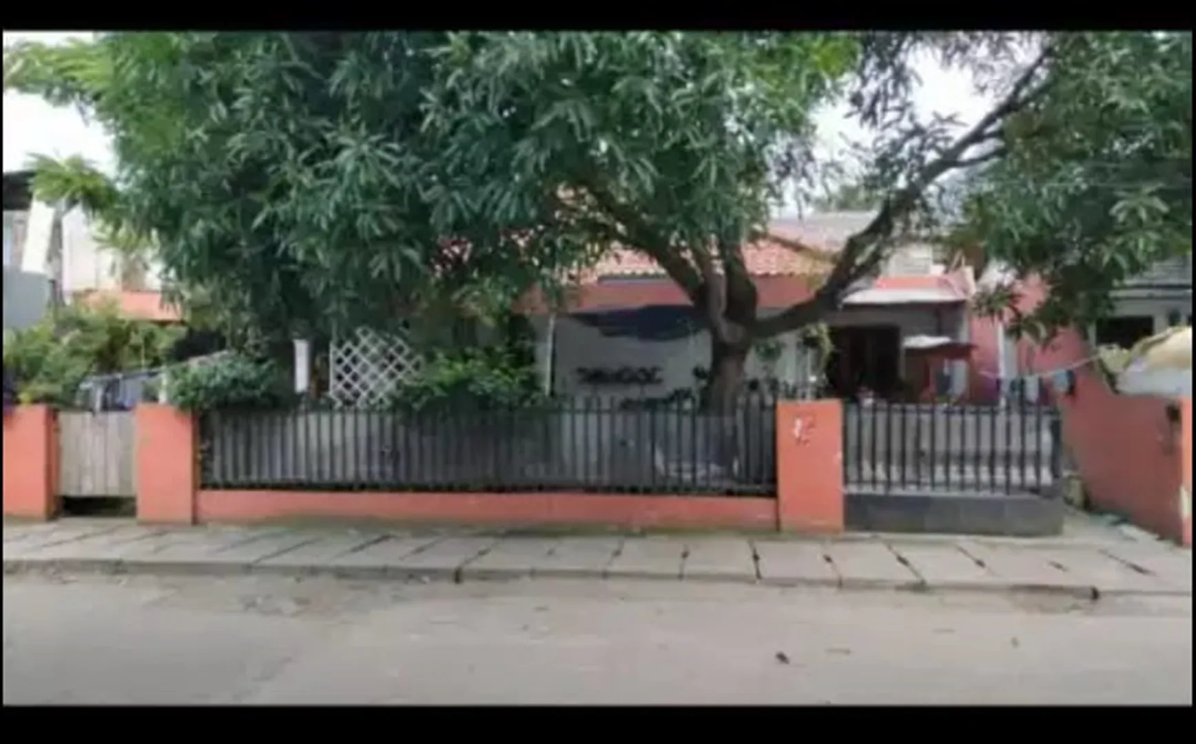 Jual Rumah Lama Bagus di Jalan Buluh Perindu Jakarta Timur