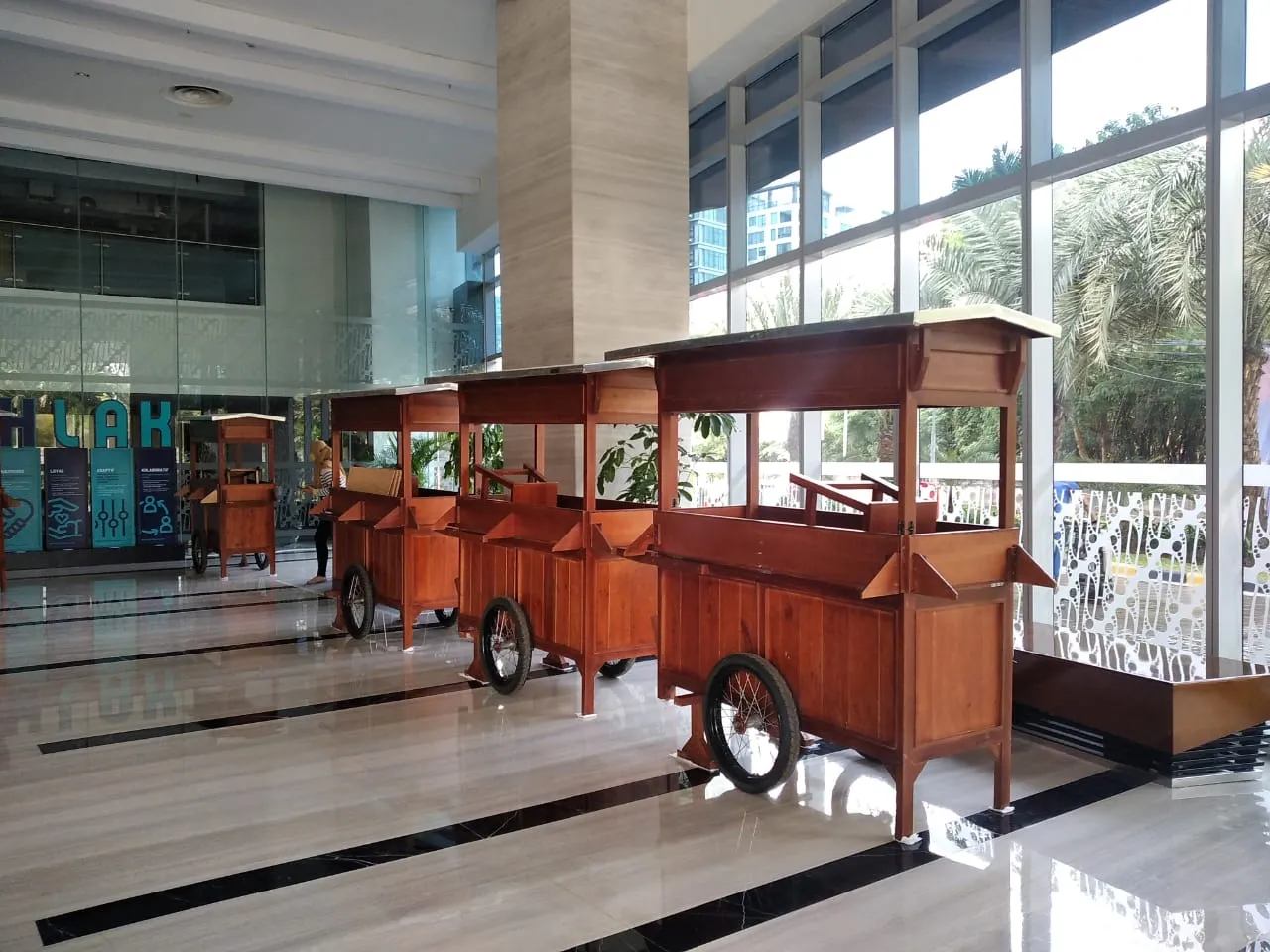 rental gerobak kayu event jakarta