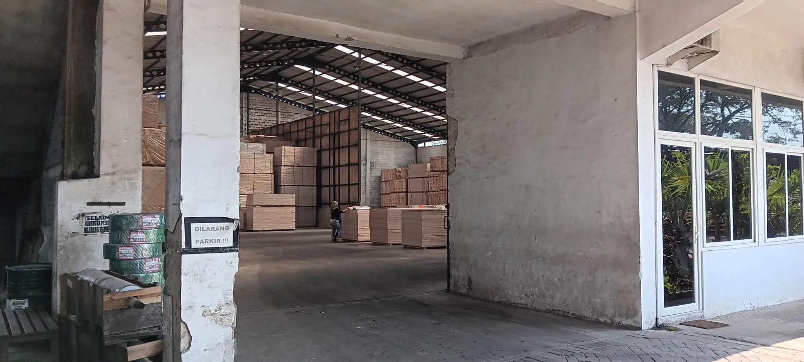 Dijual Gudang Luas 3950 m2 di Raya Bringkang, Gresik