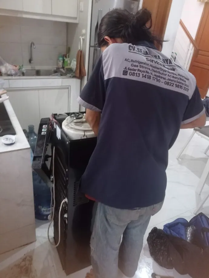 WA. 0822.9815.2217 - 0813.1418.1790 Jasa Service Dispenser & Jasa Cleaning Dispenser Cisalak, Sukmajaya, Depok Terdekat