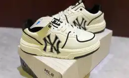 Sepatu Sneakers Mlb Chunky Liner New York Yankess White