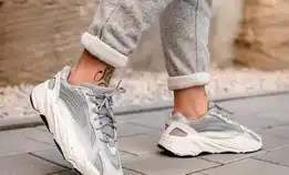 Sepatu Sneaker Adidas Yeezy 700 Wave Static