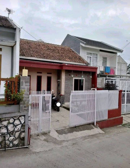 Rumah Cihanjuang Dekat Pemkot Cimahi 