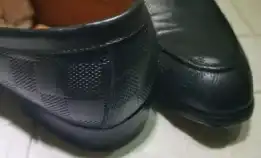 Sepatu Pantofel Formal Louis Vuitton Lv Emboss Pria