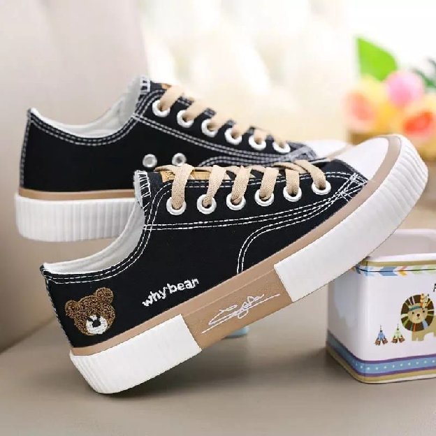 Sepatu Sneakers Wanita Tali Bear