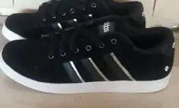 Sepatu Adidas Warna Hitam