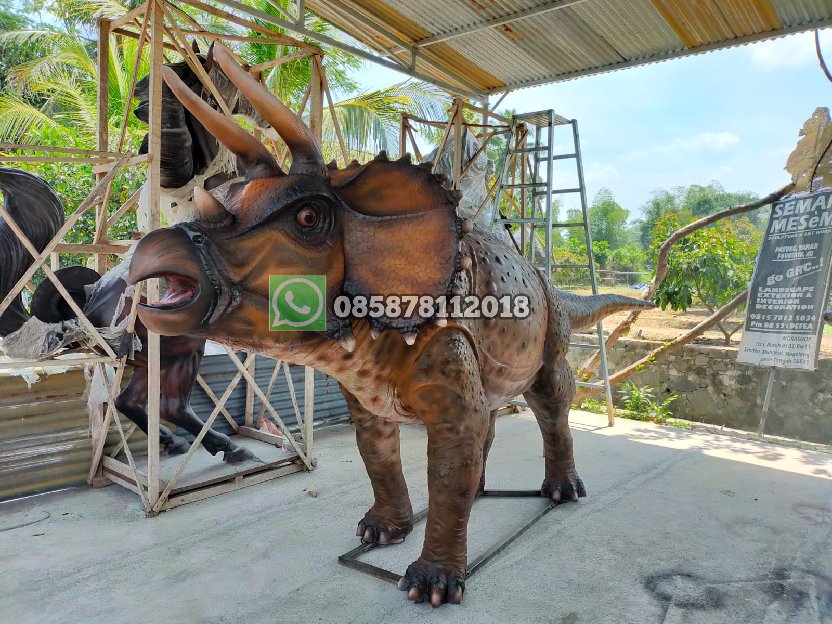 Patung Triceratops