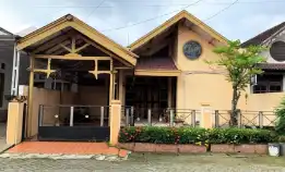 Dijual Rumah Siap Huni Dengan Nuansa Eropa Yang Beralamat Jl. Karya Wisata Komp. Citra Wisata