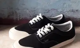 Sepatu Vans Pendek