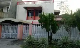 Rumah Dua Lantai Di Daerah Pucang Sewu Kota Surabaya