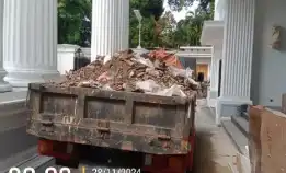 Truk Buang Puing Tanah Sampah Proyek